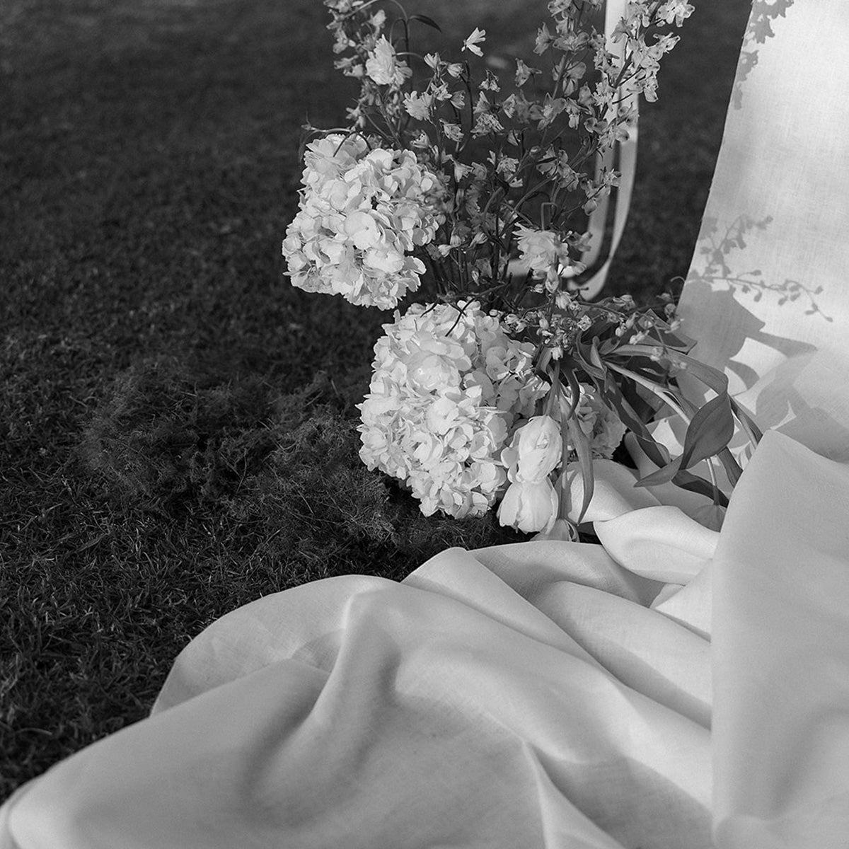 clothandconfetti_linenmuslinclothsign_weddingseatingchartsign_021